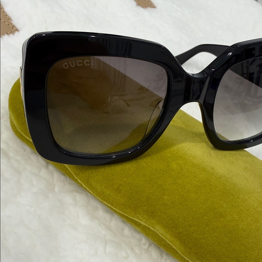 Gucci Black Sunglasses with Gold Accents - Picture 2 of 7